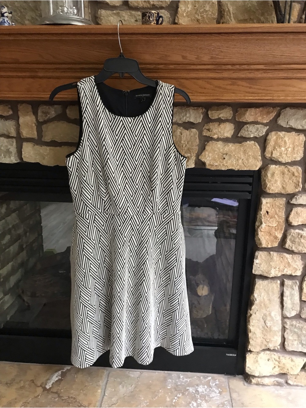 Banana Republic Black & White Sleeveless Geometric Midi Dress